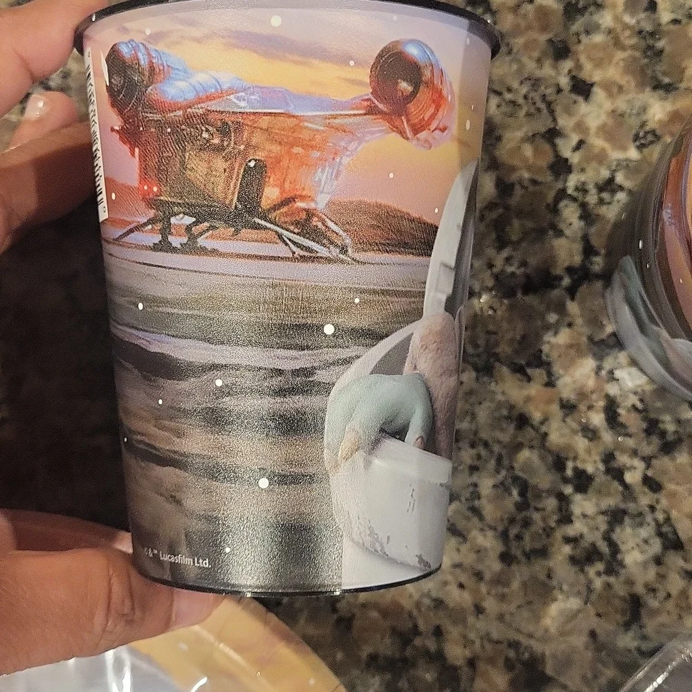 Lot of 6 Star Wars plates total 32 & cupstotal 2 new sealed as pictured